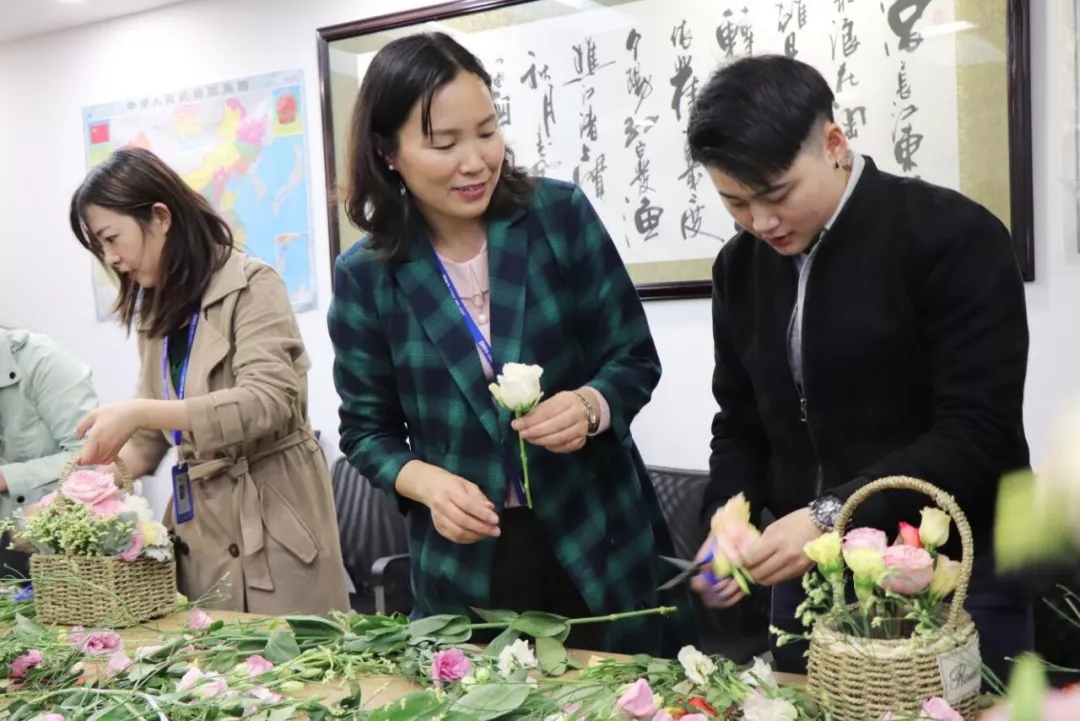 花漾年华，，漂亮偕行，，向暖而生，，绽放芳香 - 朗华要闻 - 深圳市朗华供应链效劳有限公司