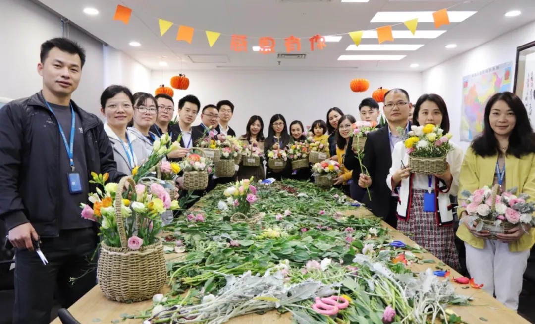 花漾年华，，漂亮偕行，，向暖而生，，绽放芳香 - 朗华要闻 - 深圳市朗华供应链效劳有限公司