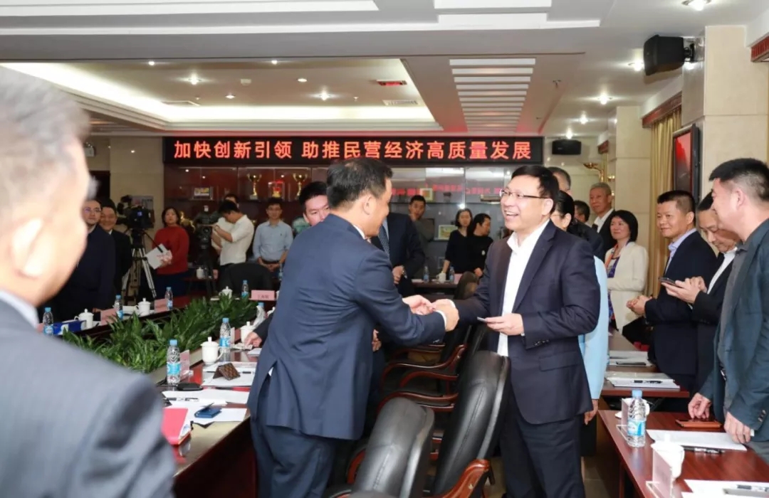 陈如桂市长与朗华等民营企业面扑面座谈 - 朗华要闻 - 深圳市朗华供应链效劳有限公司
