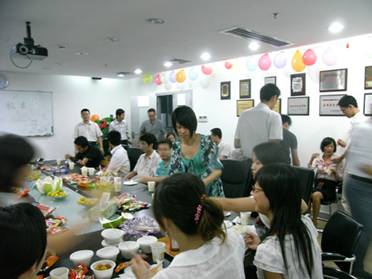 员工生日聚会 - 朗华要闻 - 深圳市朗华供应链效劳有限公司