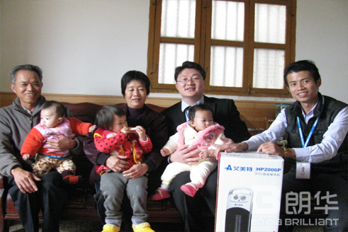 “感恩怙恃?感恩团队”——2012年朗华“感恩活动月”圆满落幕 - 朗华要闻 - 深圳市朗华供应链效劳有限公司