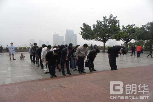感恩先进，，，思念伟人——公司组织中高层干部前往瞻仰邓小平雕像 - 朗华要闻 - 深圳市朗华供应链效劳有限公司