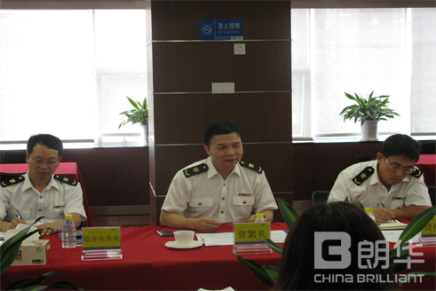 走下层，，接地气，，送效劳，，促效益——深圳市皇岗收支境磨练检疫局曾繁礼局长莅临朗华开展企业走访活动 - 朗华要闻 - 深圳市朗华供应链效劳有限公司