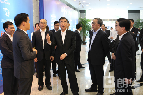 中共中央政治局委员、国务院副总理汪洋视察朗华集团 - 朗华要闻 - 深圳市朗华供应链效劳有限公司