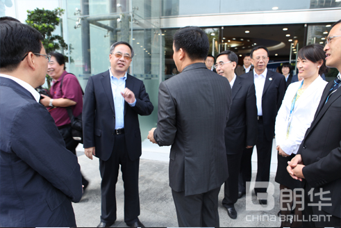 中共中央政治局委员、国务院副总理汪洋视察朗华集团 - 朗华要闻 - 深圳市朗华供应链效劳有限公司