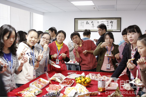 感动常在，，，，，，恩深似海——朗华集团感恩月系列运动专题报道 - 朗华要闻 - 深圳市朗华供应链效劳有限公司
