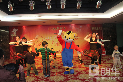 朗华之夜，，精彩无限——2014“朗华之夜，，精彩无限”新春团圆晚会完善谢幕 - 朗华要闻 - 深圳市朗华供应链效劳有限公司
