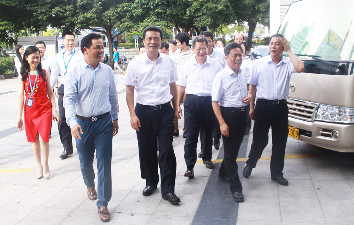 河源党政代表团赴朗华集团考察学习 - 朗华要闻 - 深圳市朗华供应链效劳有限公司
