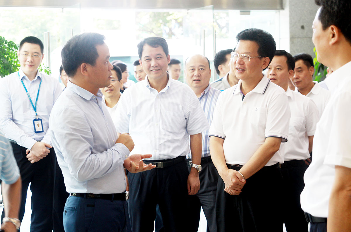 河源党政代表团赴朗华集团考察学习 - 朗华要闻 - 深圳市朗华供应链效劳有限公司