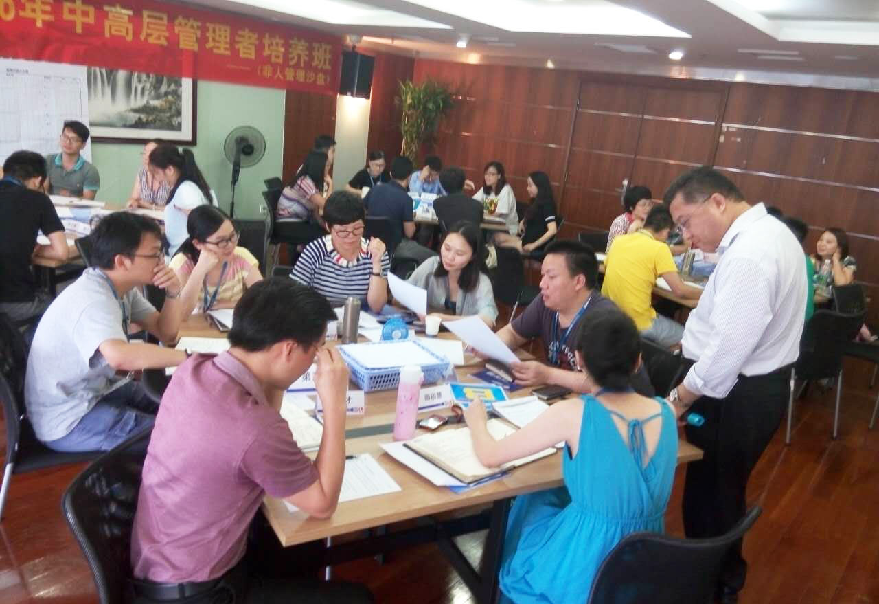 体验式治理提升演练：中高层治理者作育班——《非人治理沙盘》培训顺遂竣事！ - 朗华要闻 - 深圳市朗华供应链效劳有限公司