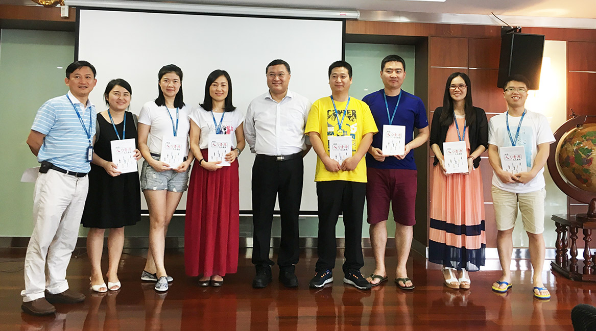 体验式治理提升演练：中高层治理者作育班——《非人治理沙盘》培训顺遂竣事！ - 朗华要闻 - 深圳市朗华供应链效劳有限公司